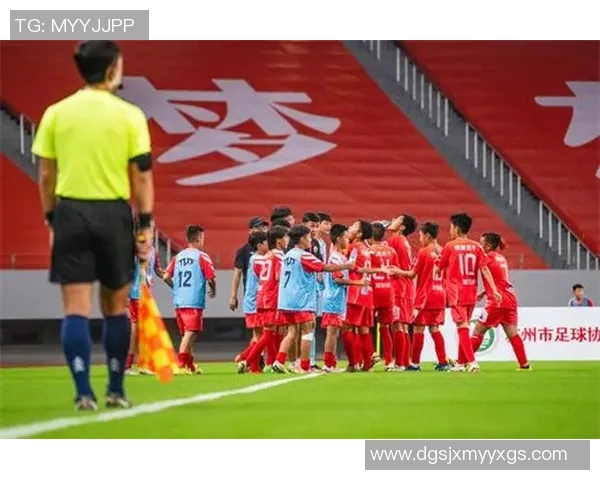 足球基地助力青少年成长打造未来足球明星的摇篮与舞台